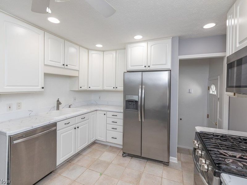 8324 Chesterfield Avenue, Parma, OH 44129 Photo 5