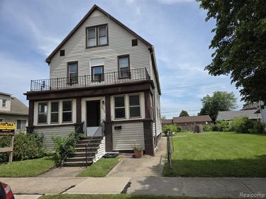 2622 Salina Street , Dearborn, MI 48120