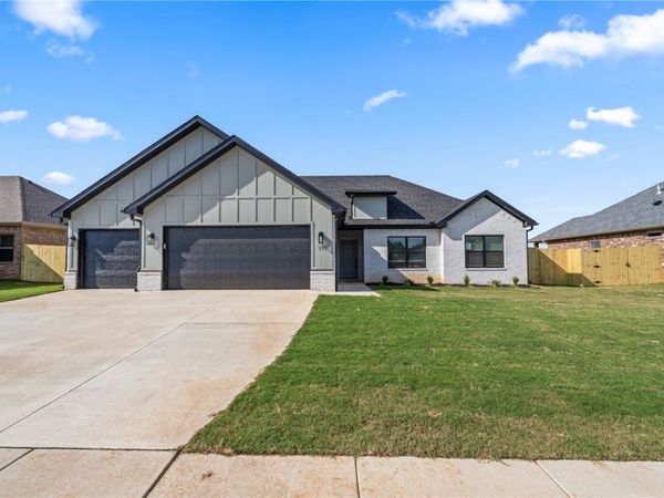 165 N Box Turtle Avenue , Farmington, AR 72730