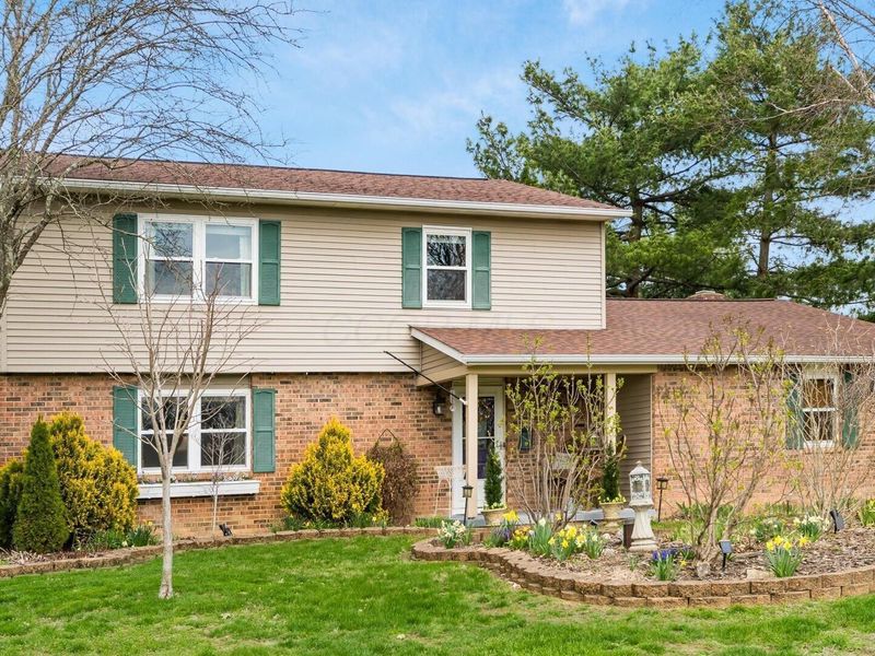 110 Canterberry Lane SW, Reynoldsburg, OH 43068 Photo 2