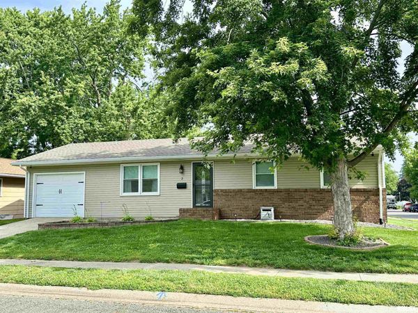 2 MORNINGSIDE Drive, Jacksonville, IL 62650