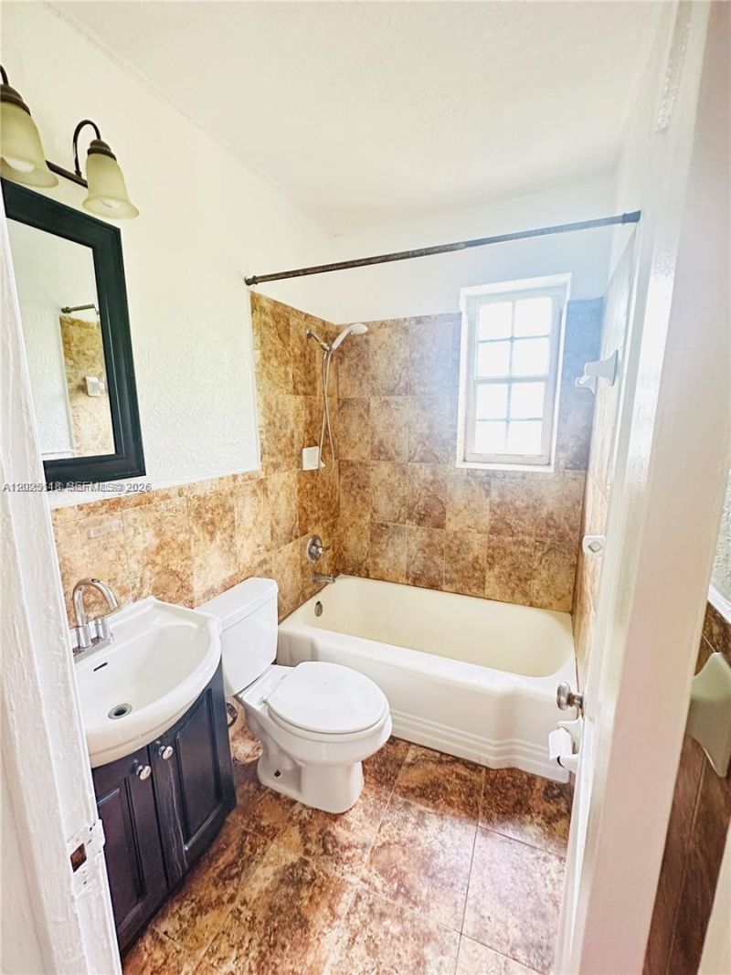 2371 SW 27th St, Miami, FL 33133 Photo