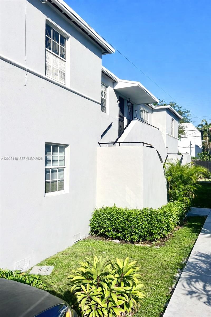 2371 SW 27th St, Miami, FL 33133 Photo