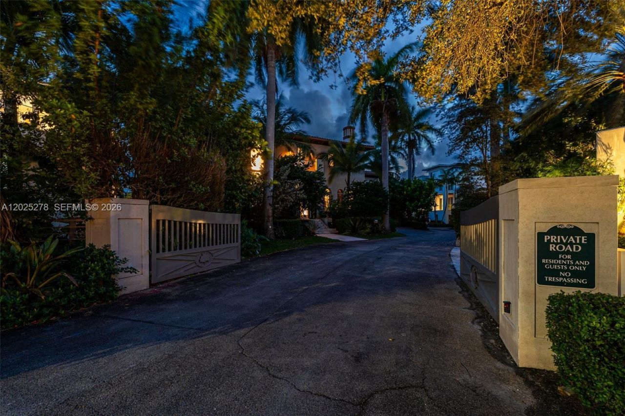 760 S Mashta Dr , Key Biscayne, FL 33149 Photo