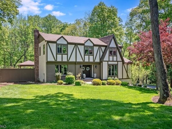 16 Farm Road, Chester, NJ 07930