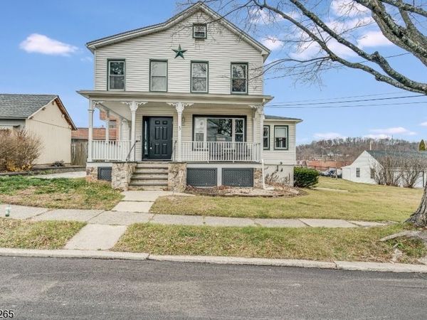 3 Townsend St, Newton, NJ 07860