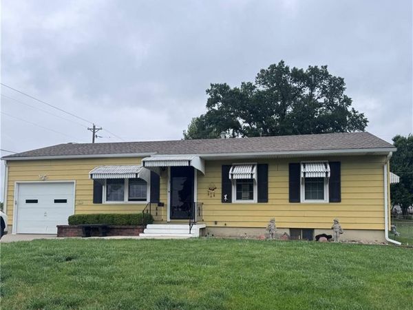 1313 N Cedar Crest Drive, Independence, MO 64056