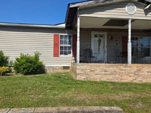415 E 11th St , Columbia, TN 38401