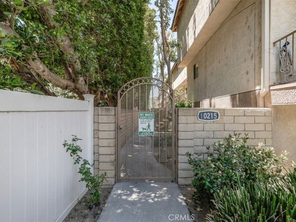 10215 Variel Avenue, Unit 14, Chatsworth, CA 91311