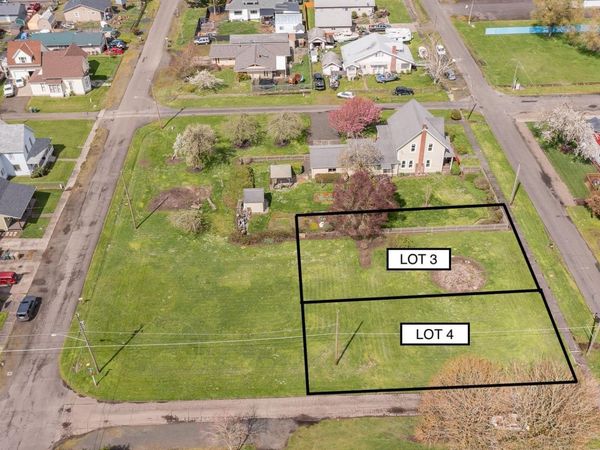 817 W 3rd (next to) St, Halsey, OR 97348