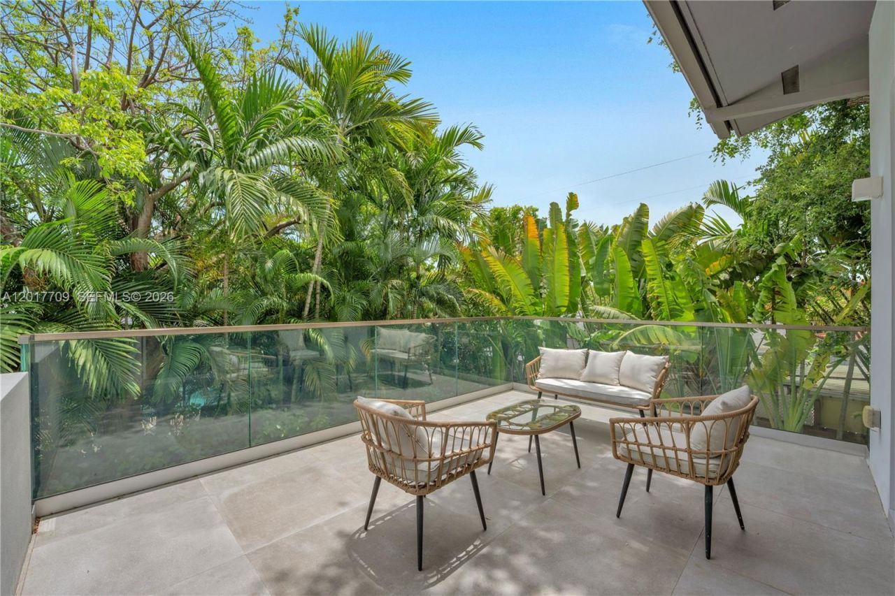 10 Samana Dr , Miami, FL 33133 Photo