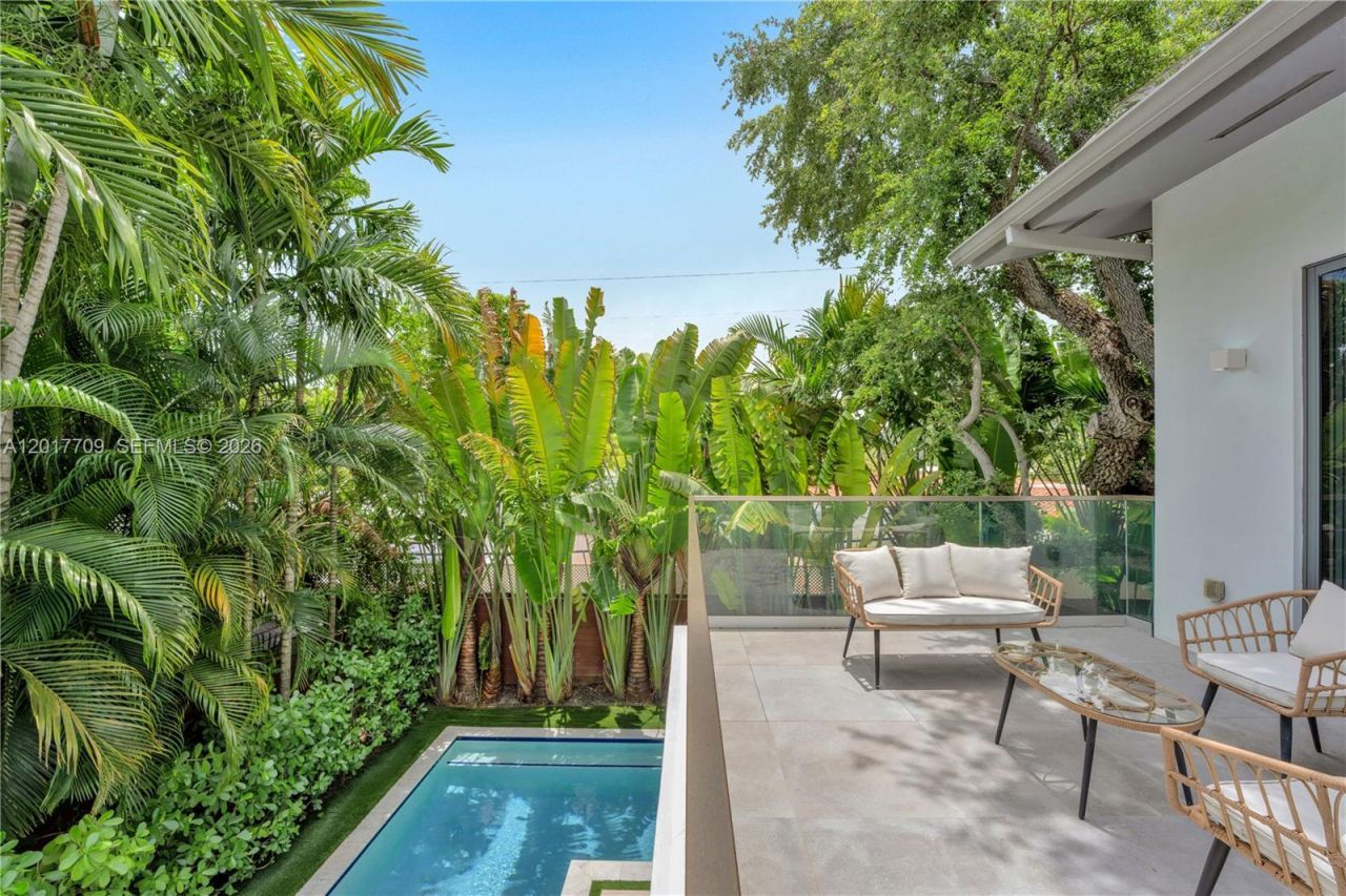 10 Samana Dr , Miami, FL 33133 Photo