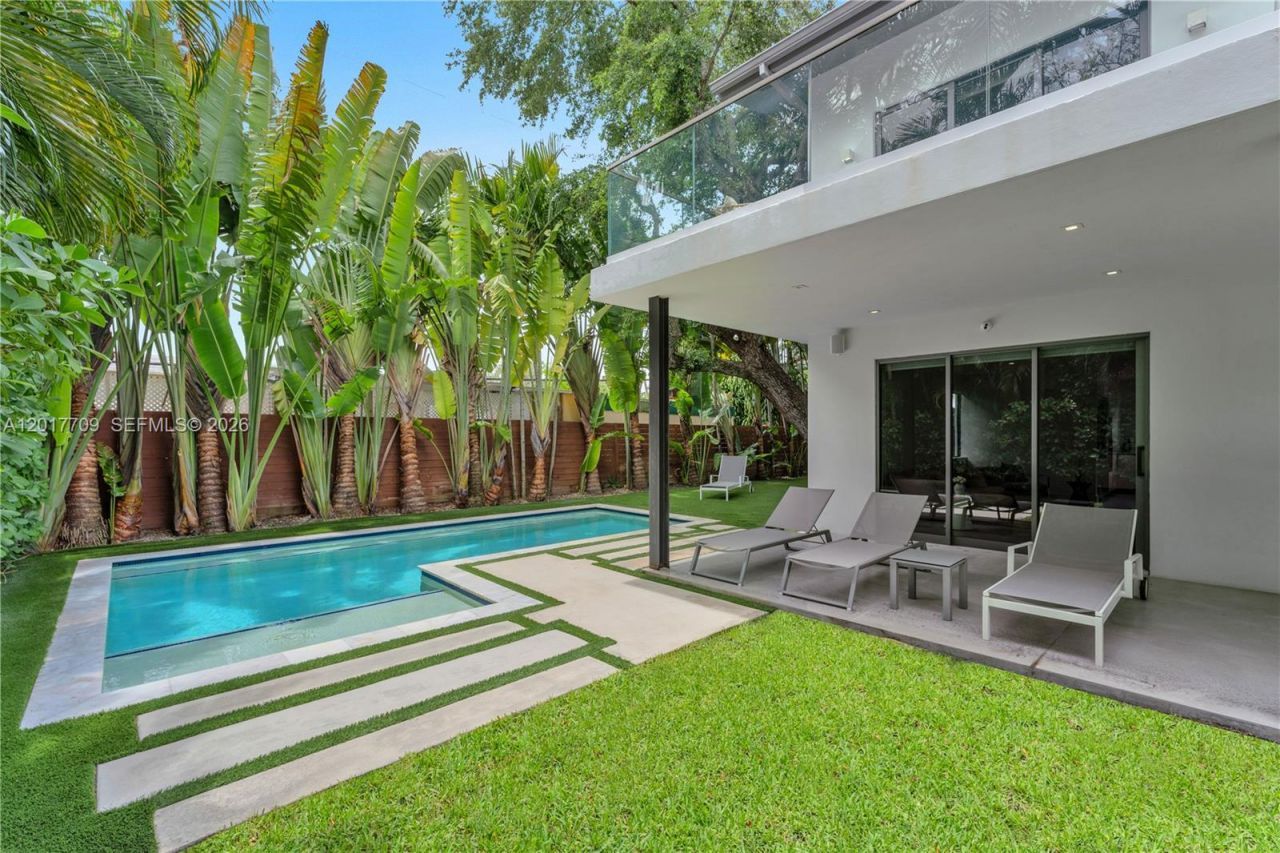 10 Samana Dr , Miami, FL 33133 Photo