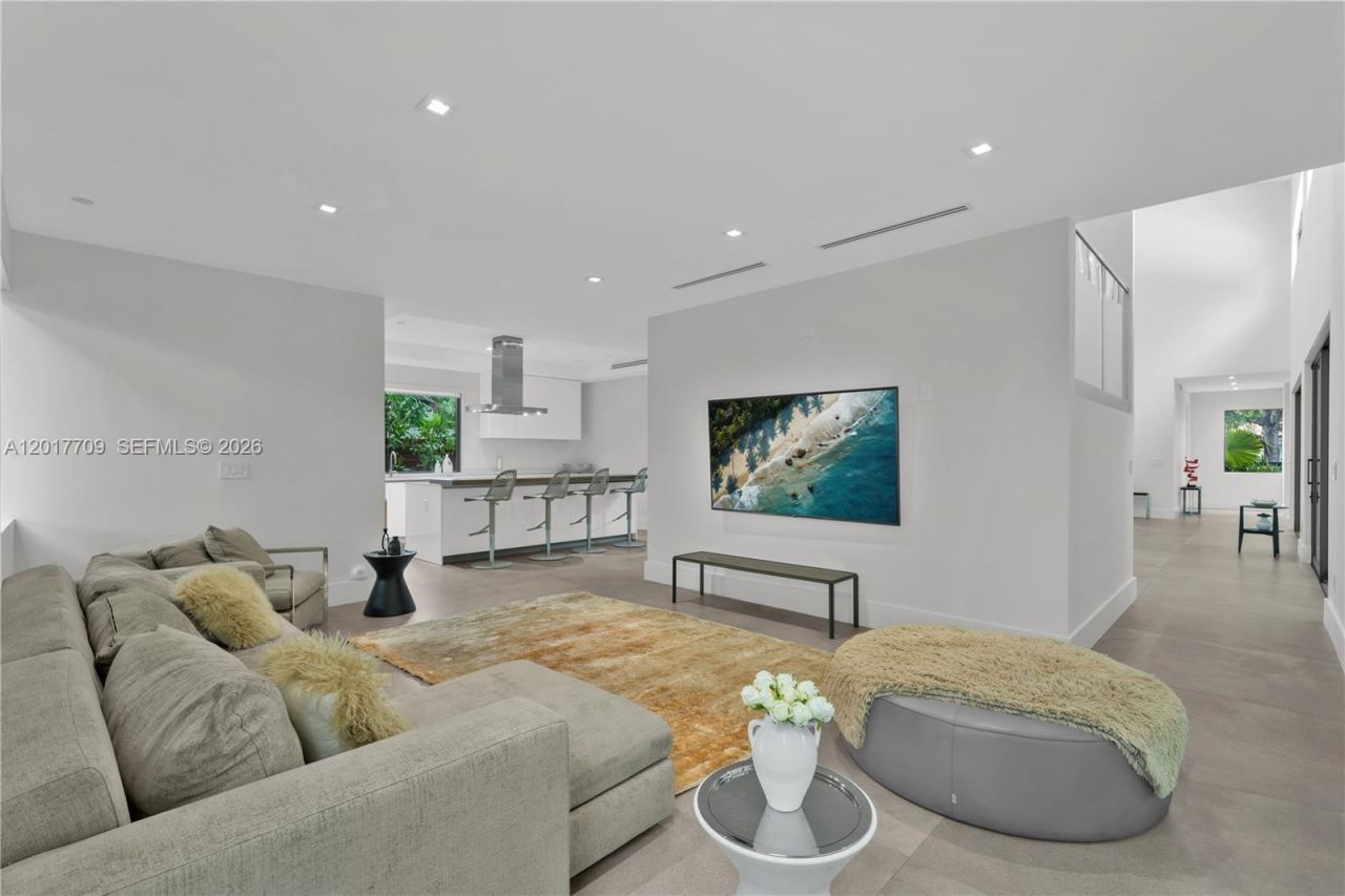 10 Samana Dr , Miami, FL 33133 Photo