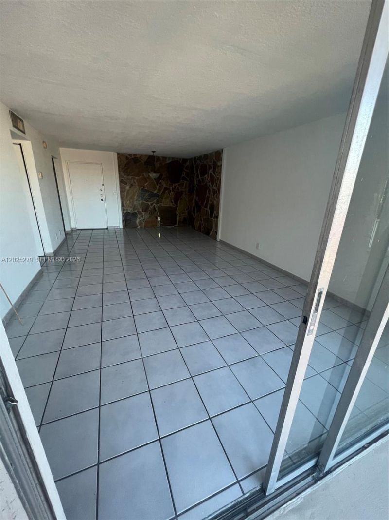 8511 NW 8th St, Unit 311, Miami, FL 33126 Photo