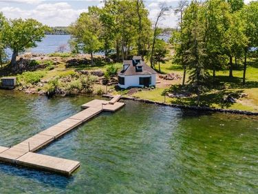 3 Manhattan, Alexandria Bay, NY 13607