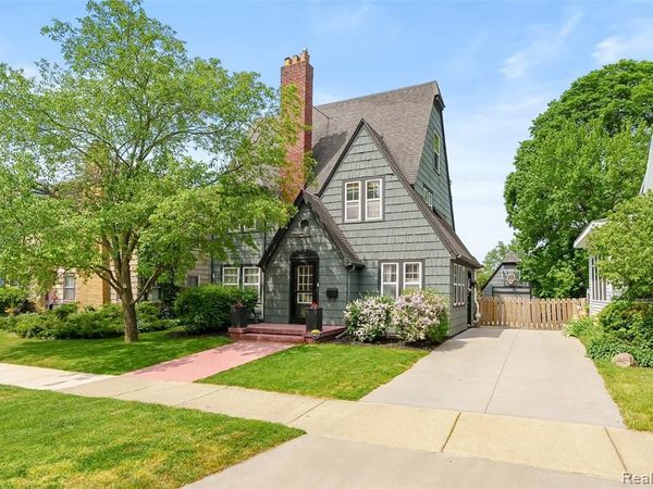 2430 Outlook Street , Kalamazoo, MI 49001