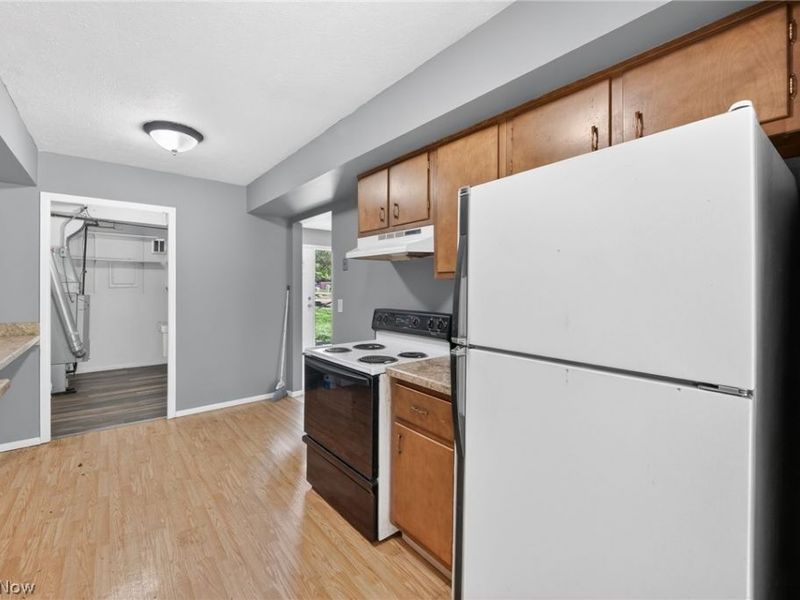 9582 Fernwood Drive, Olmsted Falls, OH 44138 Photo 11