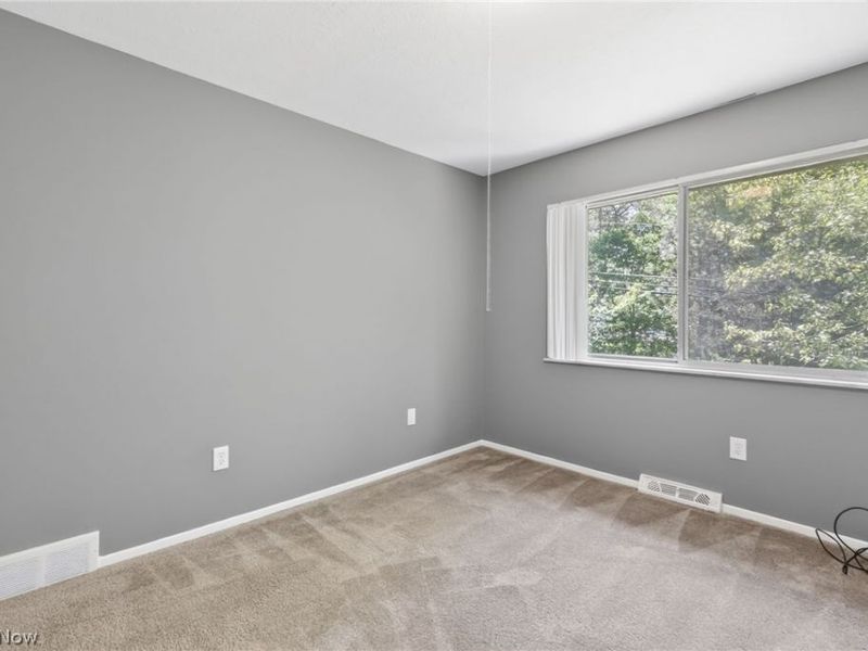 9582 Fernwood Drive, Olmsted Falls, OH 44138 Photo 25