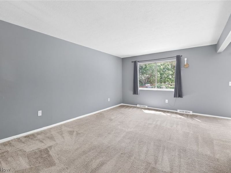 9582 Fernwood Drive, Olmsted Falls, OH 44138 Photo 3