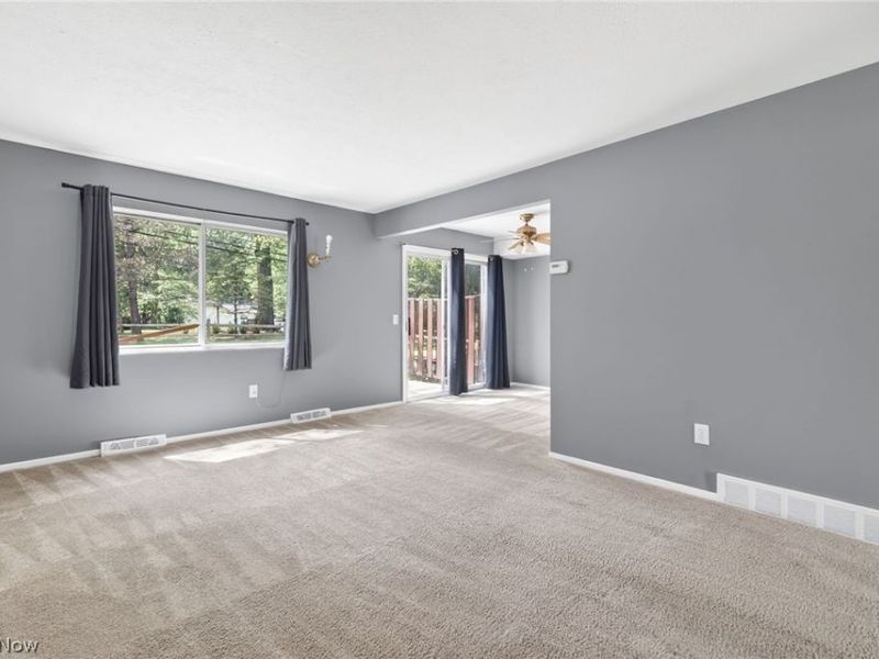 9582 Fernwood Drive, Olmsted Falls, OH 44138 Photo 4