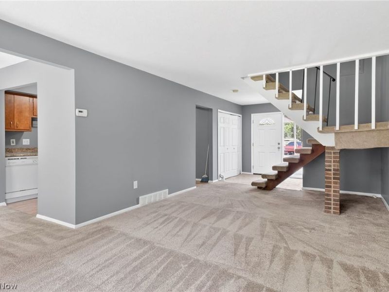 9582 Fernwood Drive, Olmsted Falls, OH 44138 Photo 5
