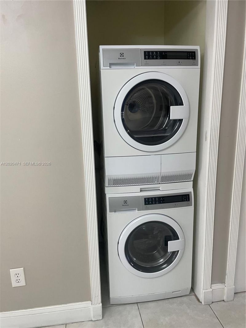 655 W 68th St, Unit 4, Hialeah, FL 33014 Photo