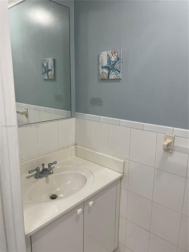 655 W 68th St, Unit 4, Hialeah, FL 33014 Photo