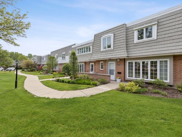 1470 Saint Tropez Court , Highland Park, IL 60035