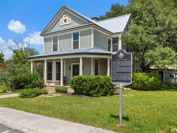 208 Avenue G, Johnson City, TX 78636