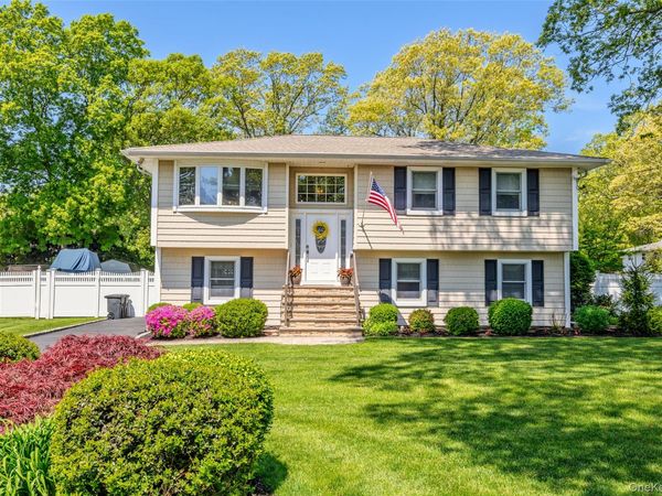 46 Hewitt Boulevard, Center Moriches, NY 11934