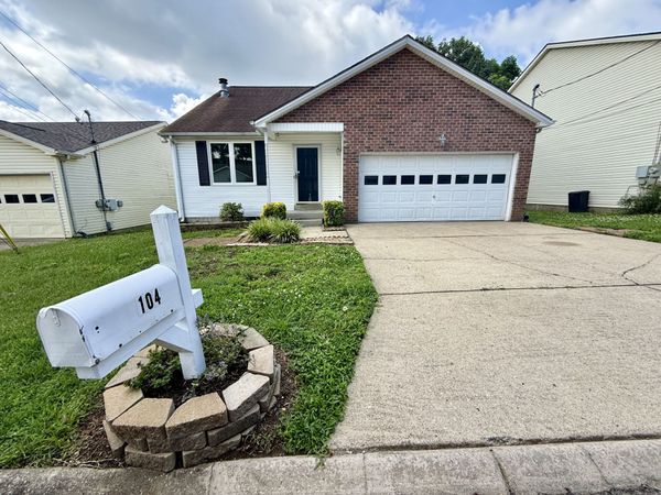 104 Edgehill Ln, Hendersonville, TN 37075