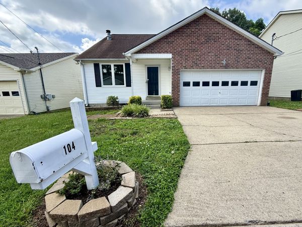 104 Edgehill Ln, Hendersonville, TN 37075