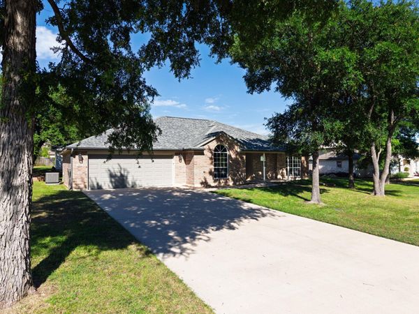 1909 Diamond Ridge DR, Lampasas, TX 76550