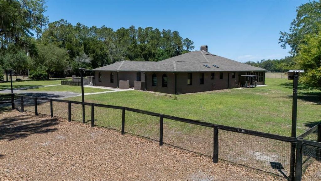 830 NW 111th Lane, Oxford, FL 34484 Photo