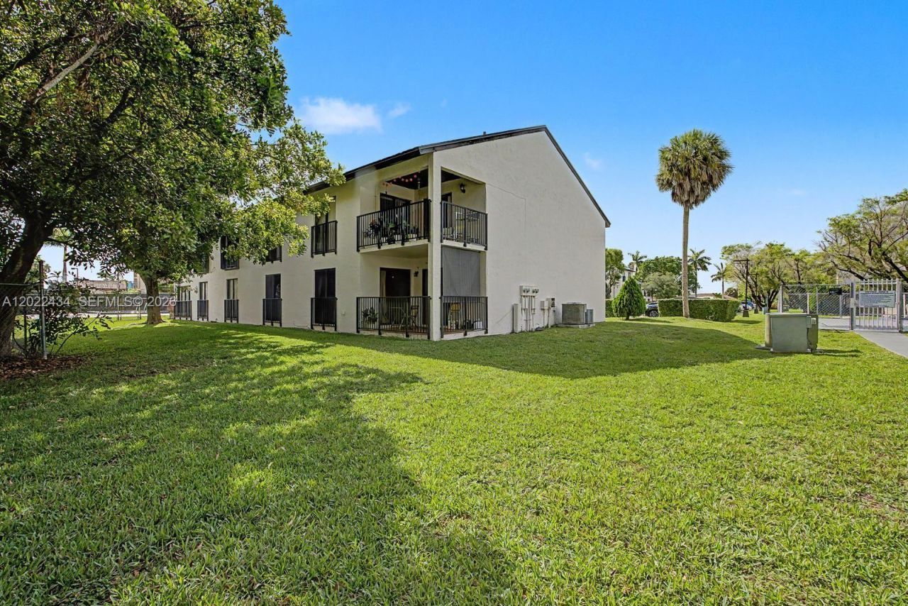 13045 SW 68th St , Unit 111, Miami, FL 33183 Photo