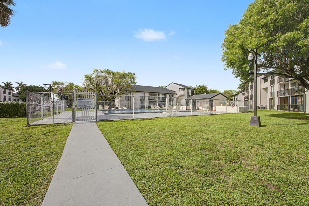 13045 SW 68th St , Unit 111, Miami, FL 33183 Photo