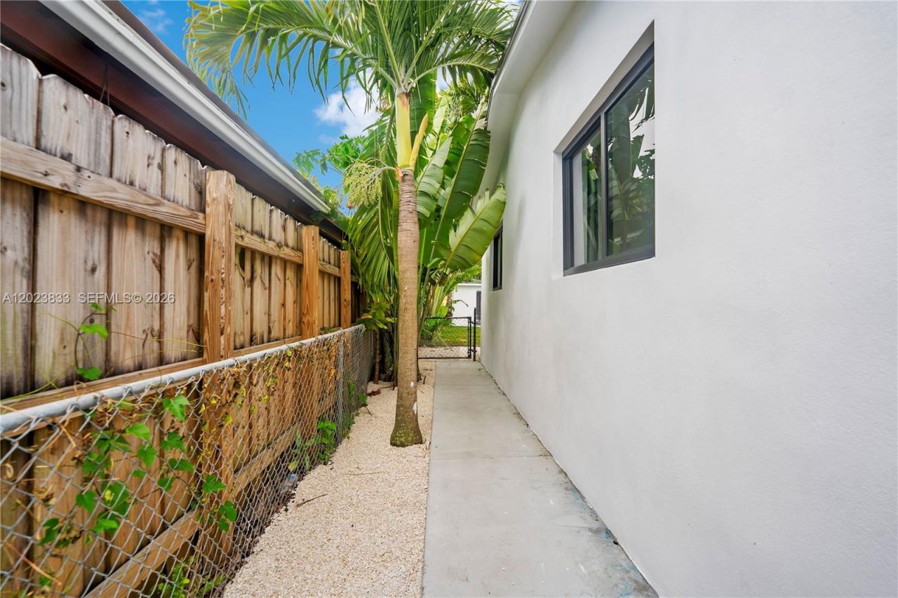 6566 SW 35th St , Miami, FL 33155 Photo