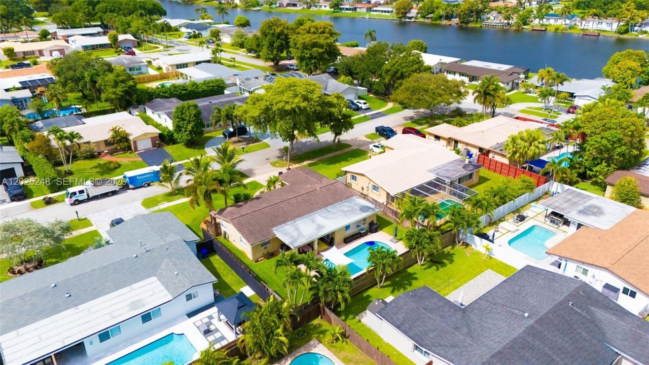 10651 NW 19th Pl , Pembroke Pines, FL 33026 Photo