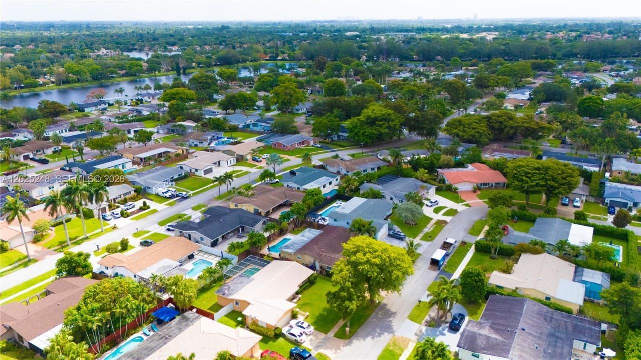 10651 NW 19th Pl , Pembroke Pines, FL 33026 Photo
