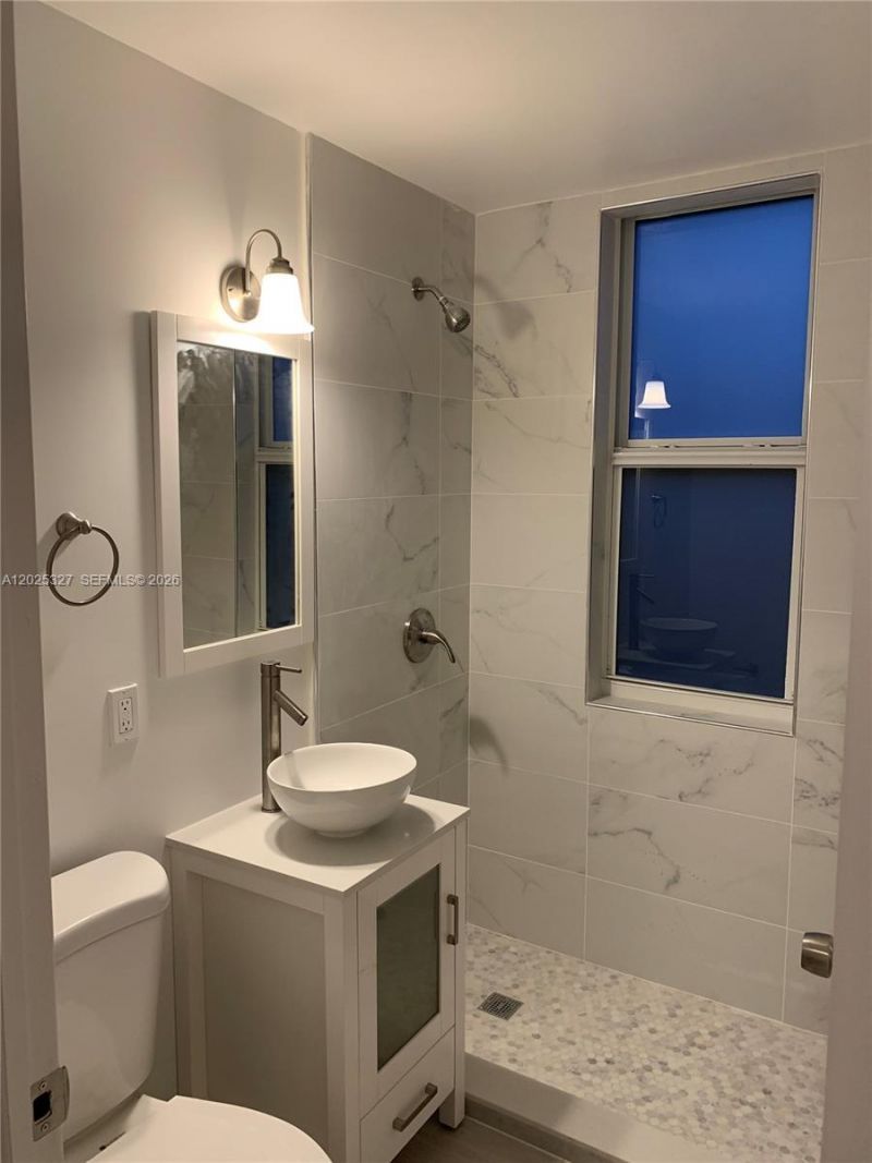 712 SW 56 Av, Unit 4B, Coral Gables, FL 33134 Photo