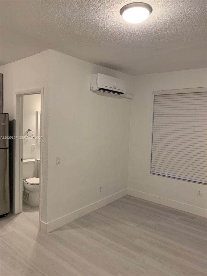 712 SW 56 Av, Unit 4B, Coral Gables, FL 33134 Photo