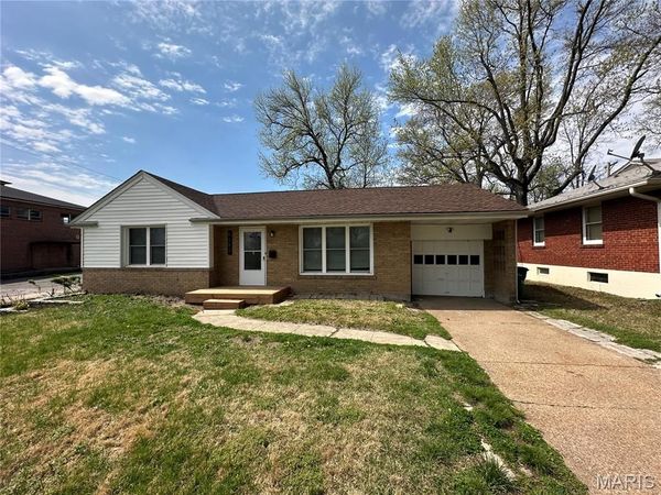 9343 Duenke Dr , St Louis, MO 63137