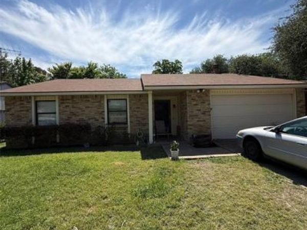 5725 Maiden Lane, Fort Worth, TX 76131