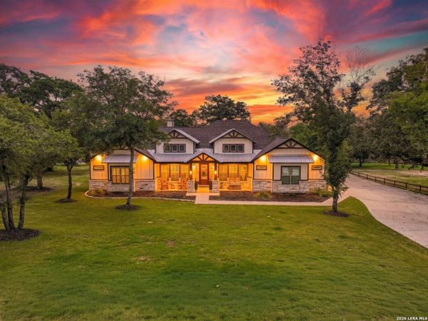 153 Crescent Ridge, Adkins, TX 78101