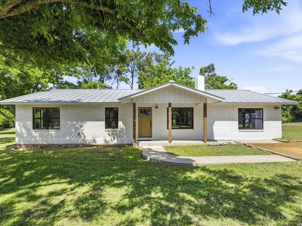 125 W Lower Crabapple Rd, Fredericksburg, TX 78624