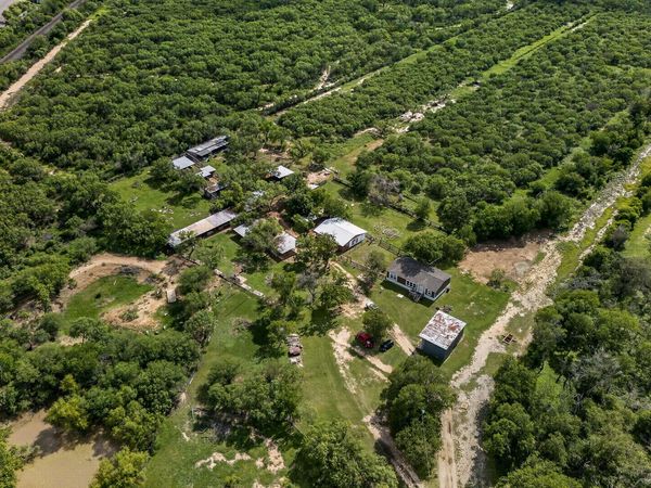155 County Road 6712, Natalia, TX 78059