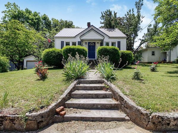 403 E Main Street , Horse Cave, KY 42749
