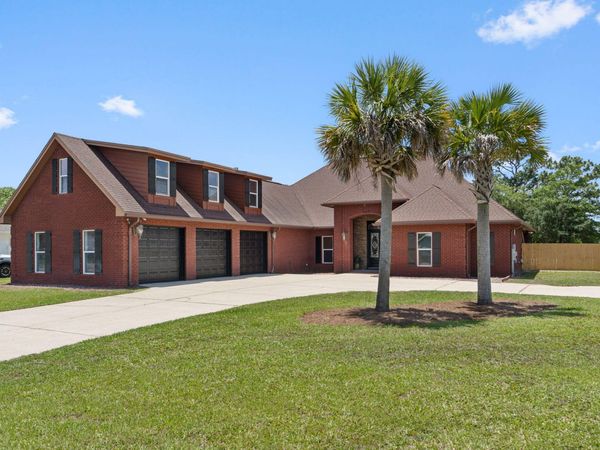 2425 Salamanca Street, Navarre, FL 32566