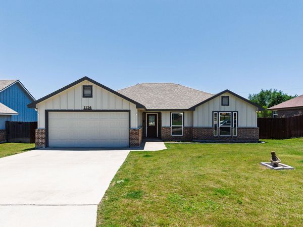 1124 Limestone DR, Lampasas, TX 76550